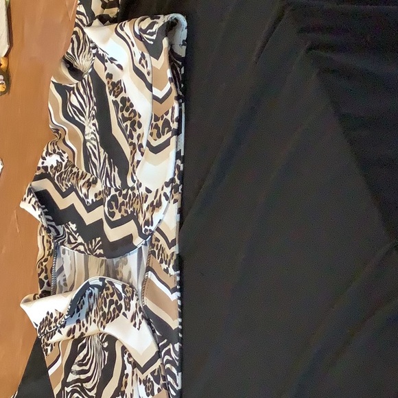 R&M Richards 2 piece dress set. Knit with Animal print jacket and kick pleat - Picture 4 of 5